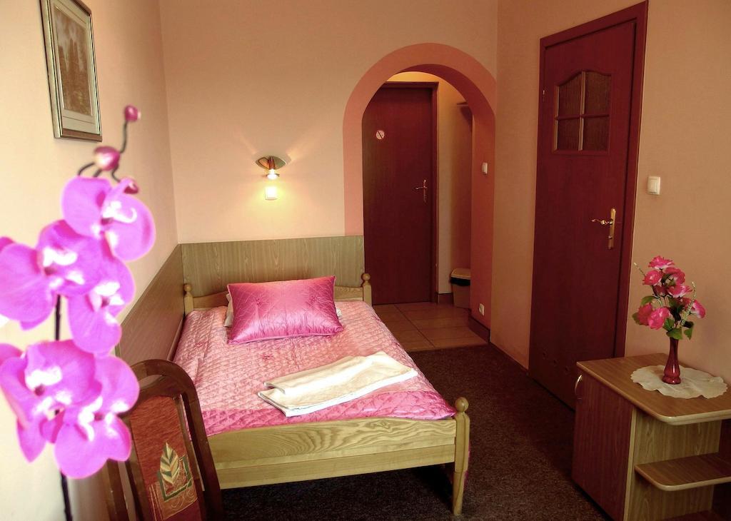 اوك Villa Eden & Restaurant الغرفة الصورة