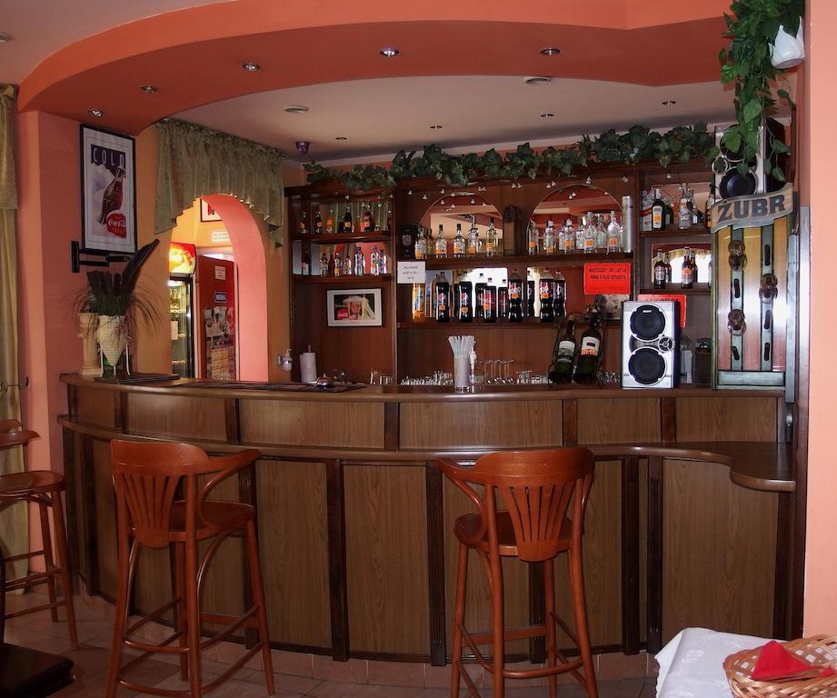 اوك Villa Eden & Restaurant المظهر الخارجي الصورة